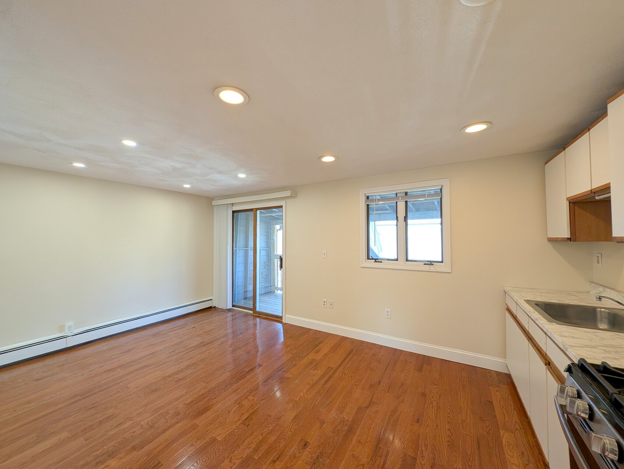 Building Photo - 6 Evergreen Sq