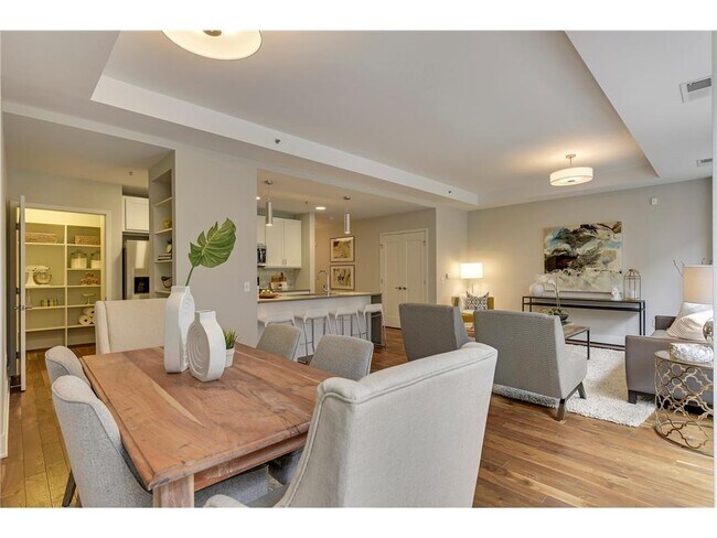 Building Photo - 212 10th Ave S