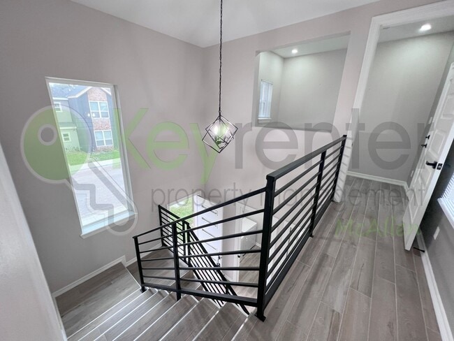 Building Photo - Stunning 3- bed/ 2.5 upgraded luxury townh...