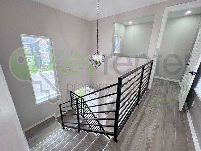 Building Photo - Stunning 3- bed/ 2.5 upgraded luxury townhome in Pharr at a Reduced Price