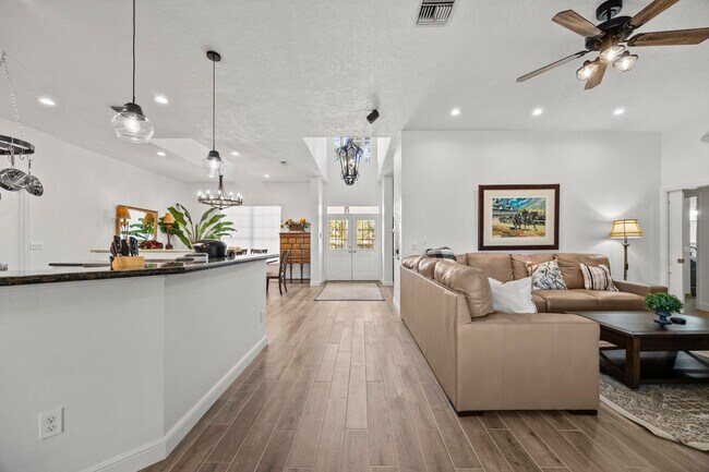 Building Photo - 1782 Clydesdale Ave