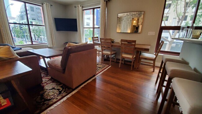 Building Photo - Upgraded 2BR/2BA Corner Unit in East Village – Close proximity to Petco Park w/ Parking & Amenities