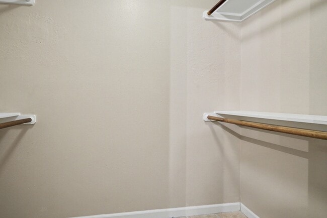 Building Photo - 454 Lost Rock Dr