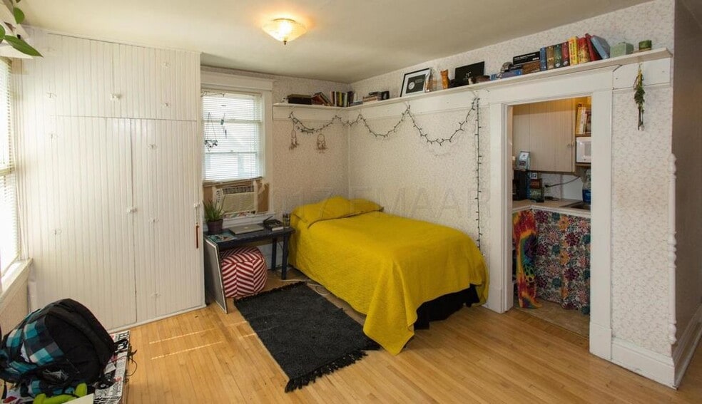 studio room, wall is now painted grey - 606 7th St N