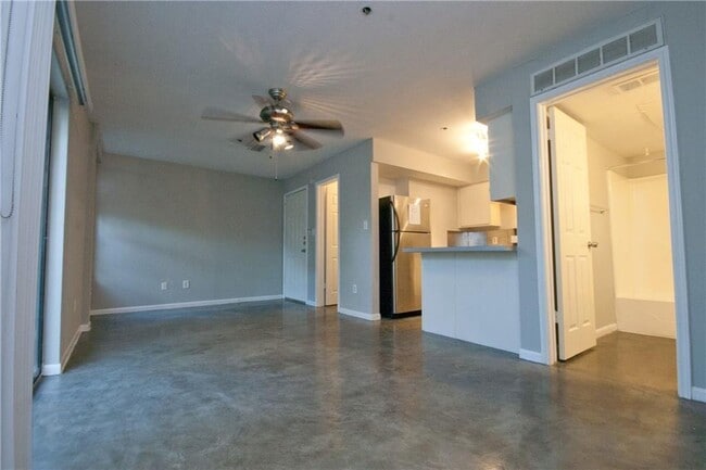 Building Photo - 1013 W 23rd St