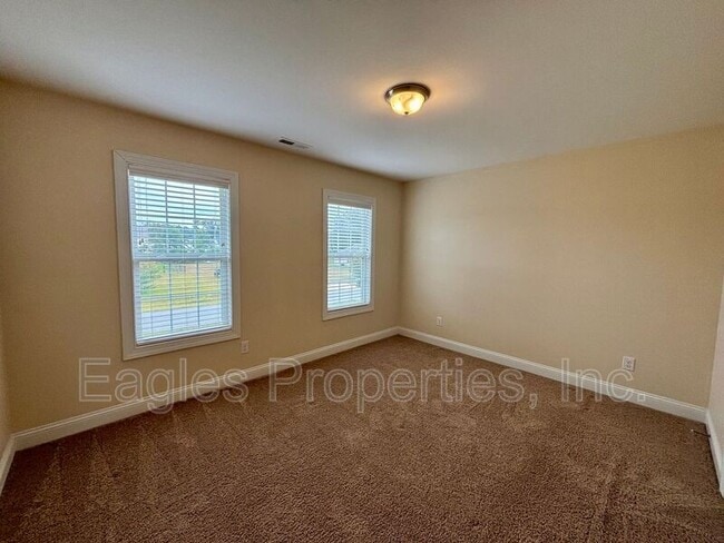 Building Photo - 114 Quail Hollow Dr