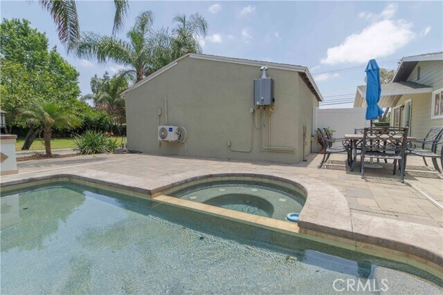 Building Photo - 10249 Jurupa Rd