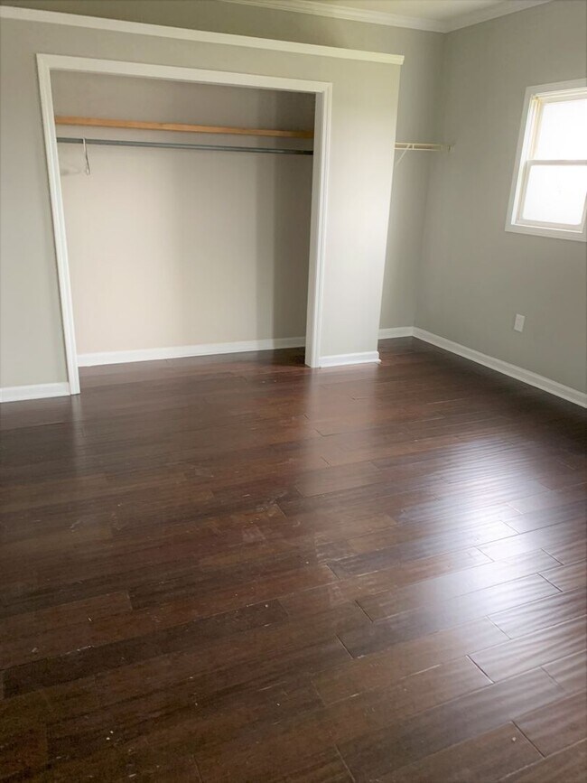 Building Photo - 3 Bdrm/2 Bath home    ?   Gray, TN