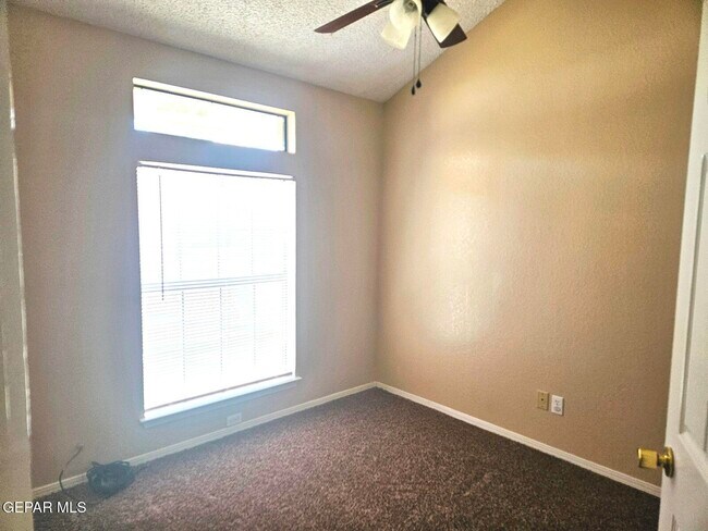 Building Photo - 1120 Coyote Ln
