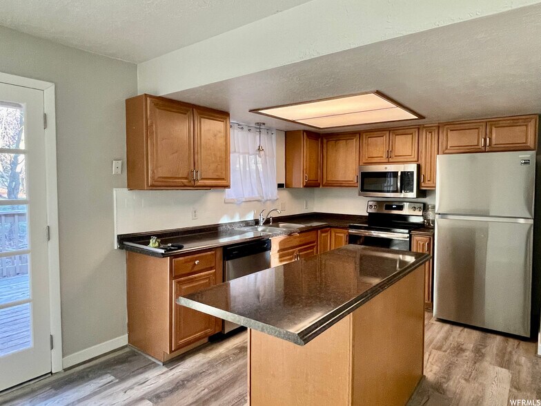 Building Photo - 816 N Jackson Ave