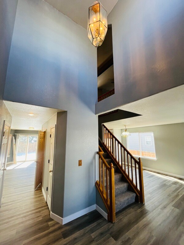 Building Photo - 1324 W 111th Pl