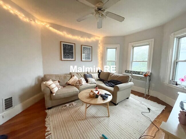 Building Photo - 10 Wave Ave