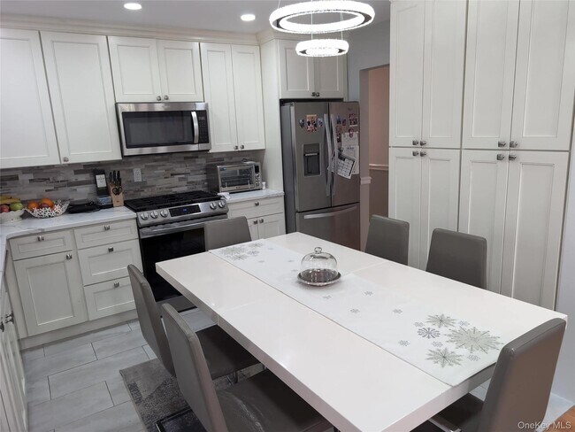 Building Photo - 512 E State St