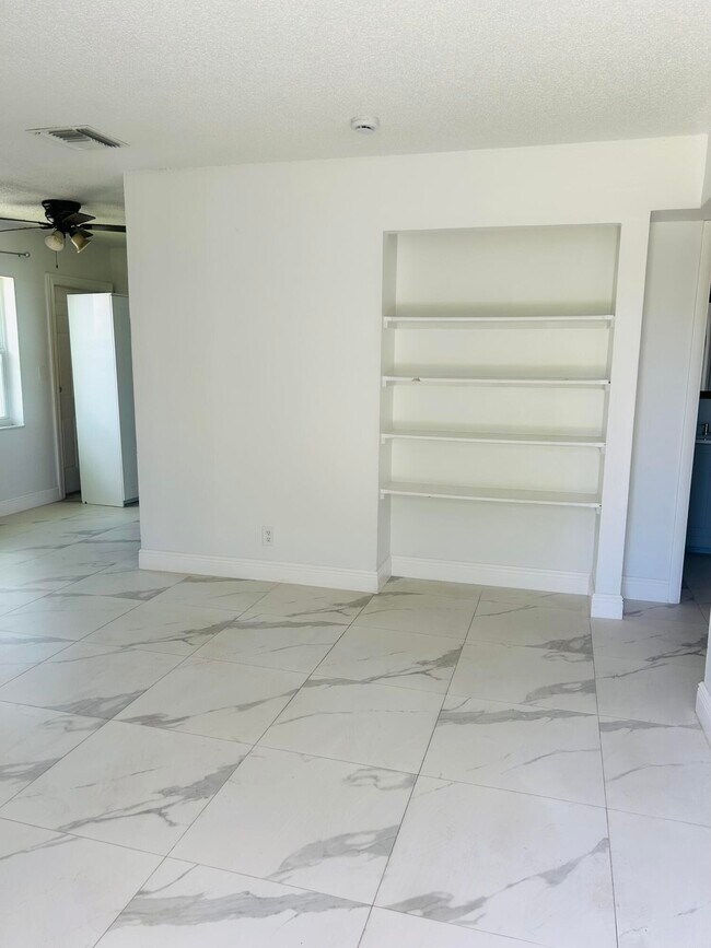 Building Photo - 1471 NW 20th St