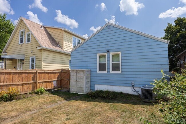 Building Photo - 2784 Monroe Ave