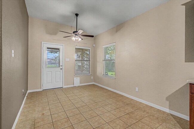 Building Photo - 630 W Newport Bend
