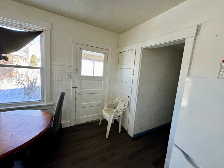 Building Photo - 911 Perry Hwy