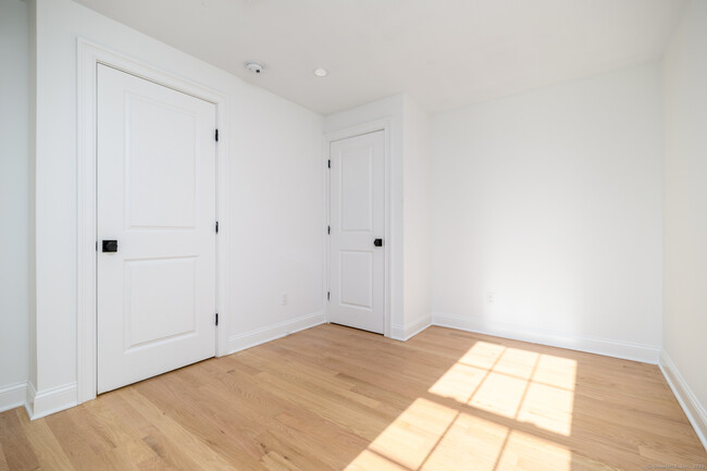 Building Photo - 159 Grove St