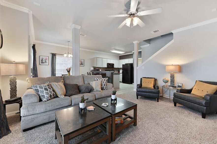 Primary Photo - 1001 Krenek Tap Rd