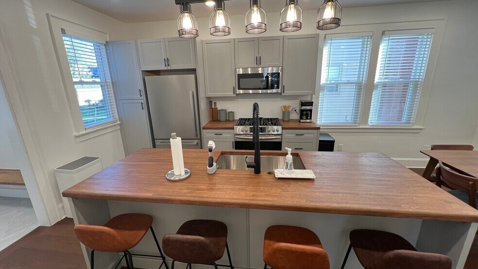 Kitchen - 3044 Minot Ave