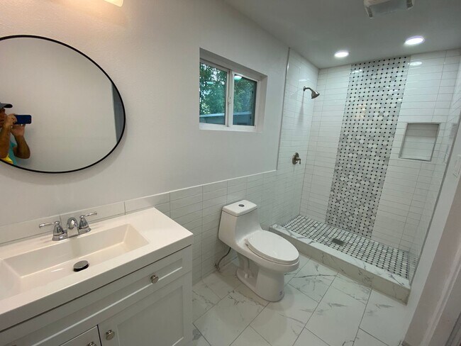Building Photo - UT PRE LEASE: Charming 3 bed / 2 bath Hous...