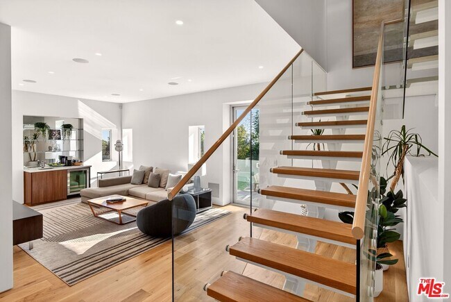 Building Photo - 9894 Beverly Grove Dr