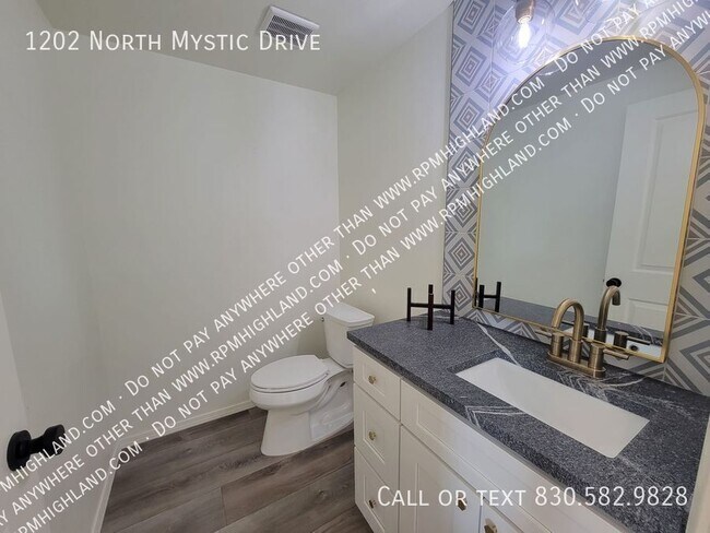 Building Photo - 1202 Mystic Dr