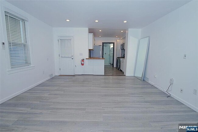 Building Photo - 454 Undercliff Ave