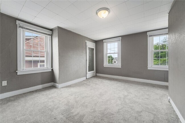 Building Photo - 160 Hazelwood Ave