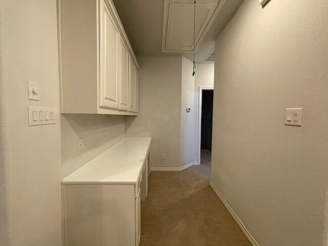 Building Photo - 2403 Cabrillo Ln