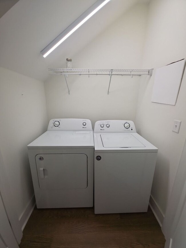 Building Photo - 3-Bedroom HOA Townhome with Pool Access Near Downtown Cookeville