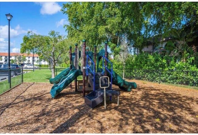 Building Photo - 3529 NW 29th Pl