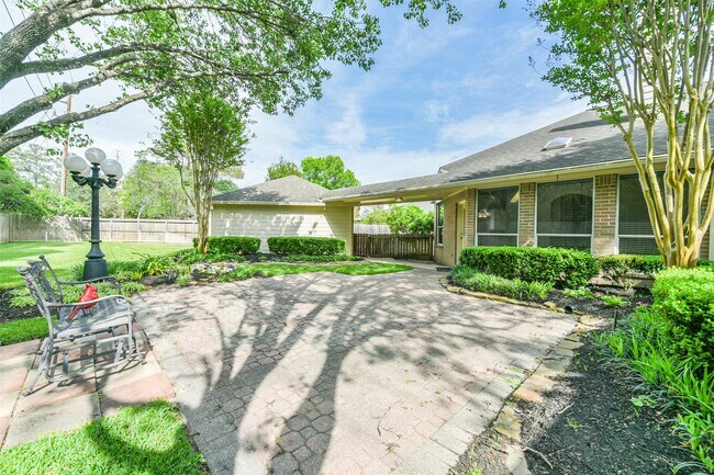 Building Photo - 14610 Farrawood Dr