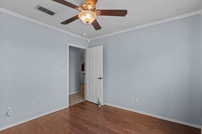 Building Photo - 1708 English Dr