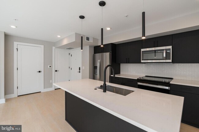 Building Photo - 6604 Ridge Ave