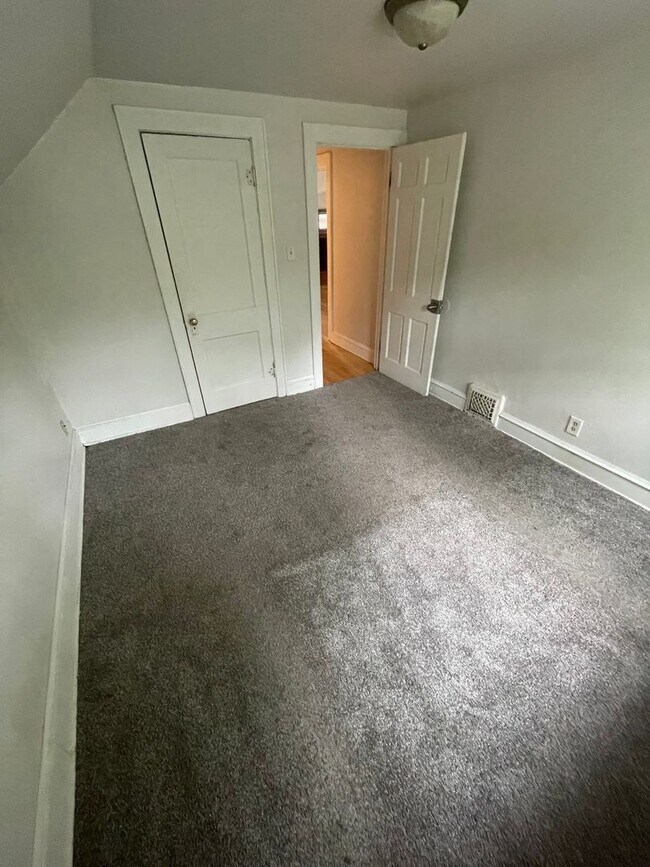 Building Photo - 3822 W Mt Vernon Ave