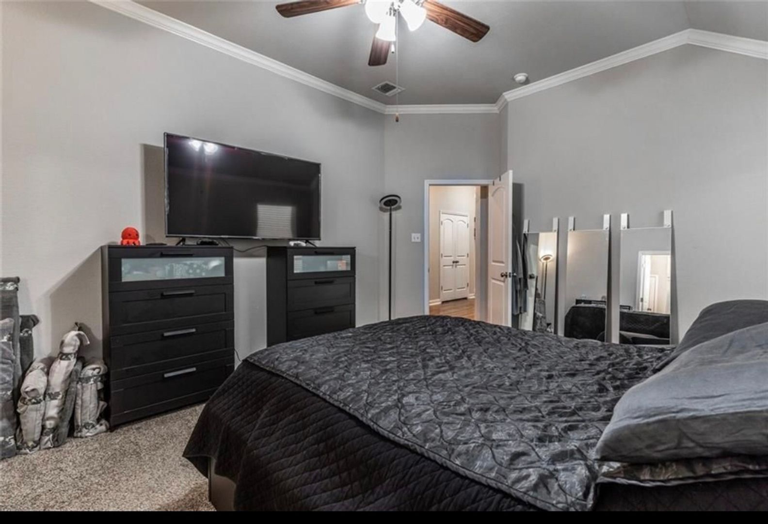 Building Photo - 8219 Quiet Hollow Dr