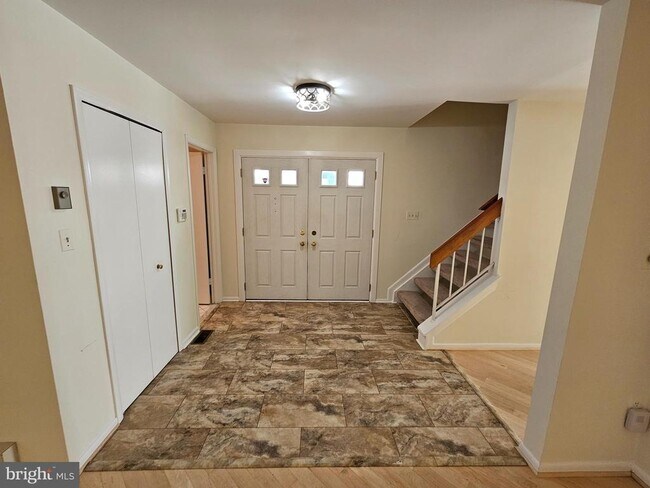Building Photo - 6908-6910 Ten Timbers Ln