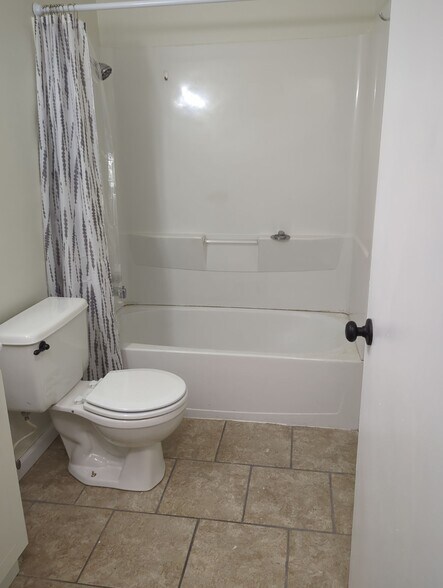 Building Photo - 2275 N Cable Rd