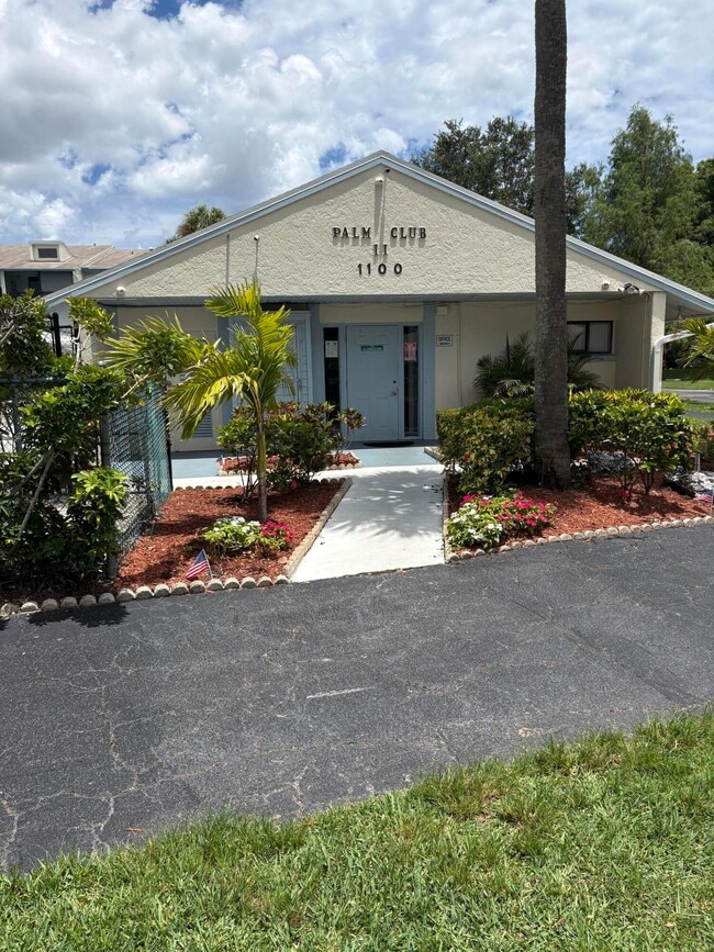 Building Photo - 1102 Green Pine Blvd