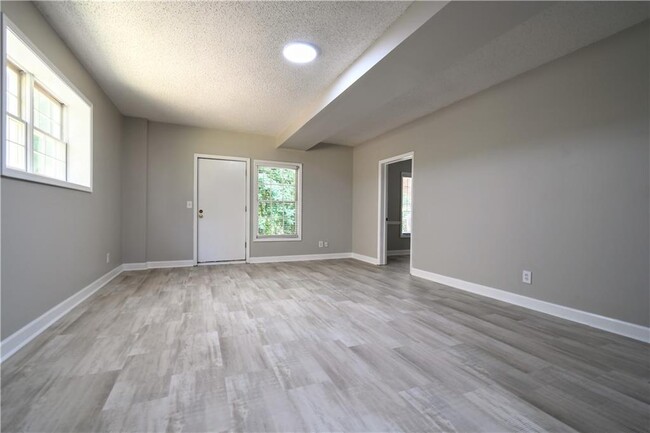 Building Photo - 340 Avebury Ct