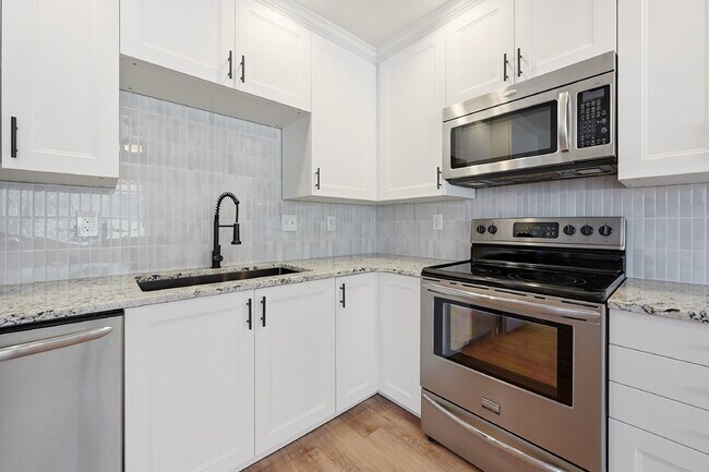 Building Photo - $2,795.95- 4 Bed, 2 Bath Home in Arvada with In-Unit Laundry and Fenced Yard!