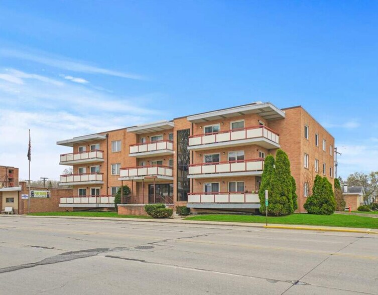 Primary Photo - 6441 Pershing Rd