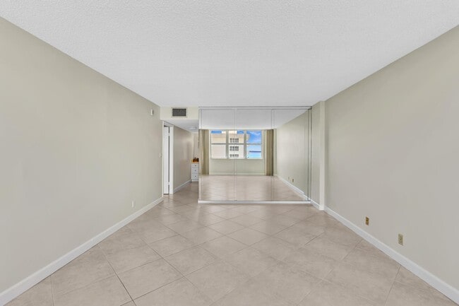 Building Photo - 1150 Hillsboro Mile