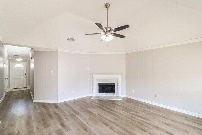 Building Photo - 10029 Woodland Grove Dr