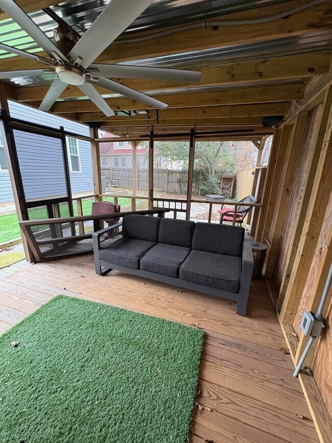 Building Photo - Beautiful Home Conveniently Located in Alexandria w/ Lower Level Suite