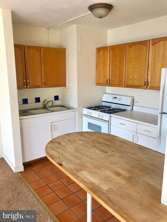 Building Photo - 210 Locust St