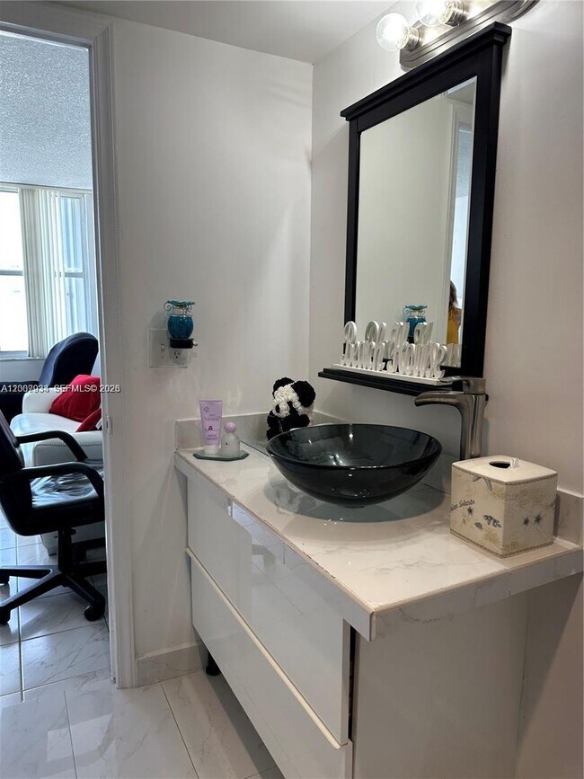 Building Photo - 2751 S Ocean Dr