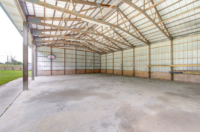 Building Photo - 1712 Lynn Rd