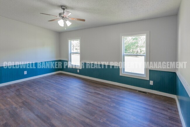 Building Photo - 1108 Shady Ln